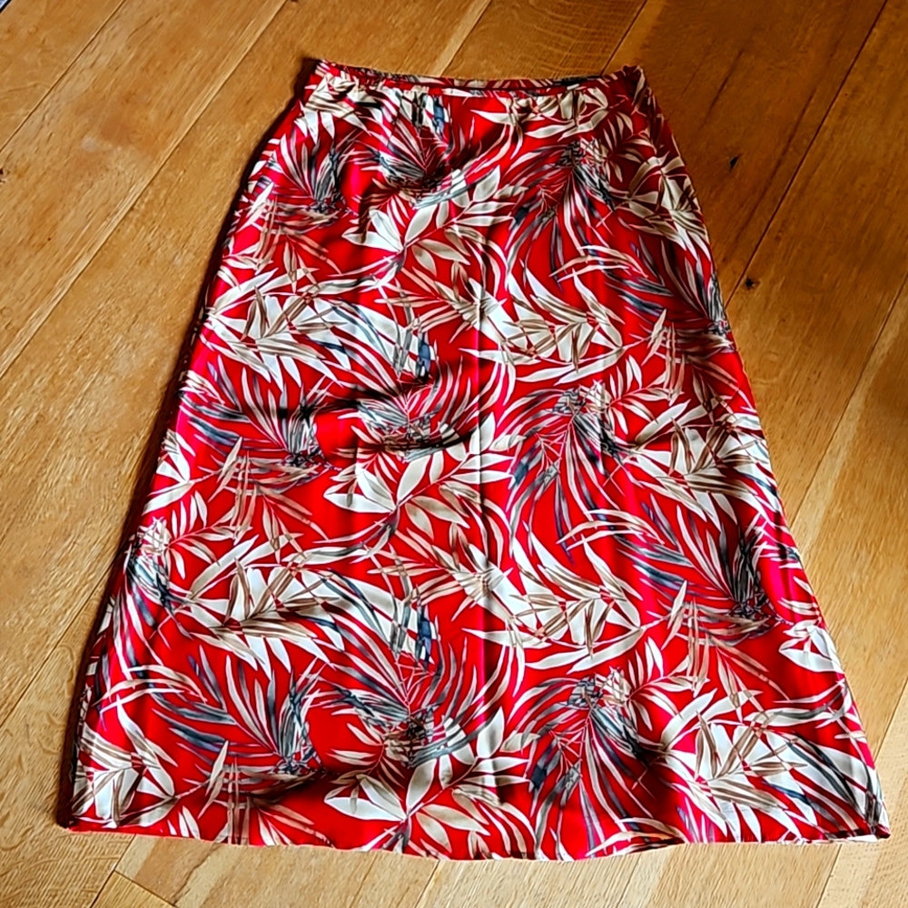 Liz Claiborne size 16 silk skirt with side zipper